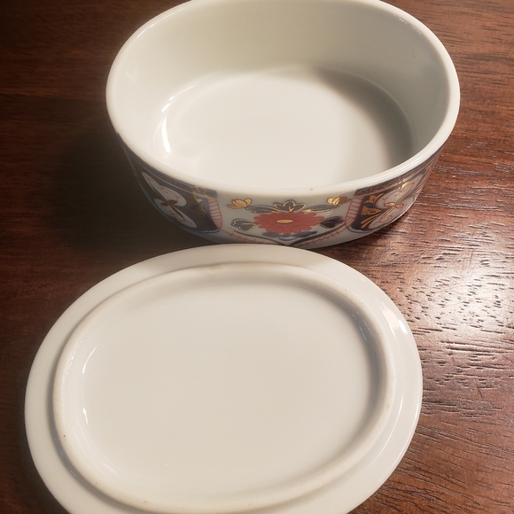 Ashibi Porcelain Lidded Trinket Box - Picture 7 of 10